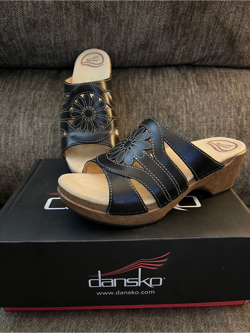 Dansko Serena Black Leather Wedge Sandals Size 39 NIB